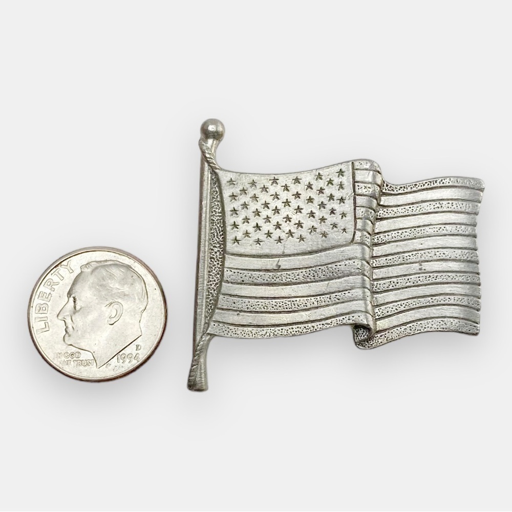 Longaberger American Flag Brooch - Picture 3 of 3